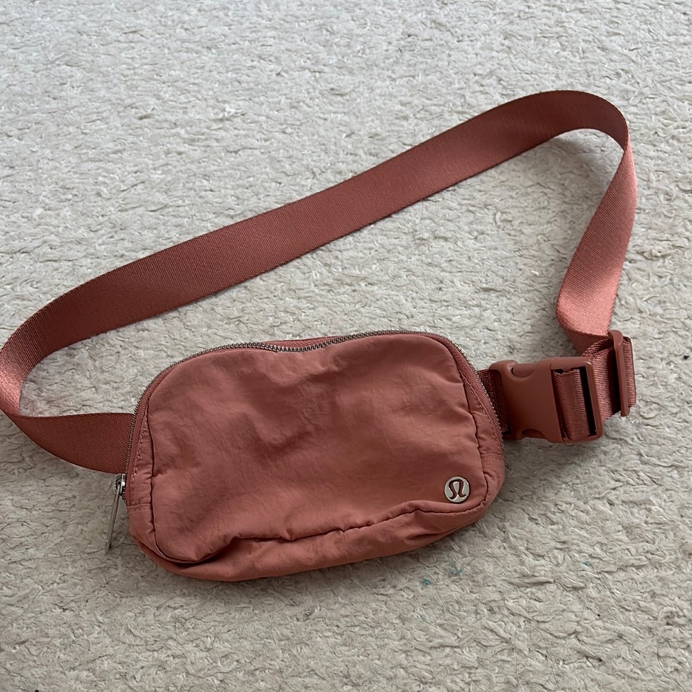 ! lululemon athletica pink Belt Bag Compact and Minimalist